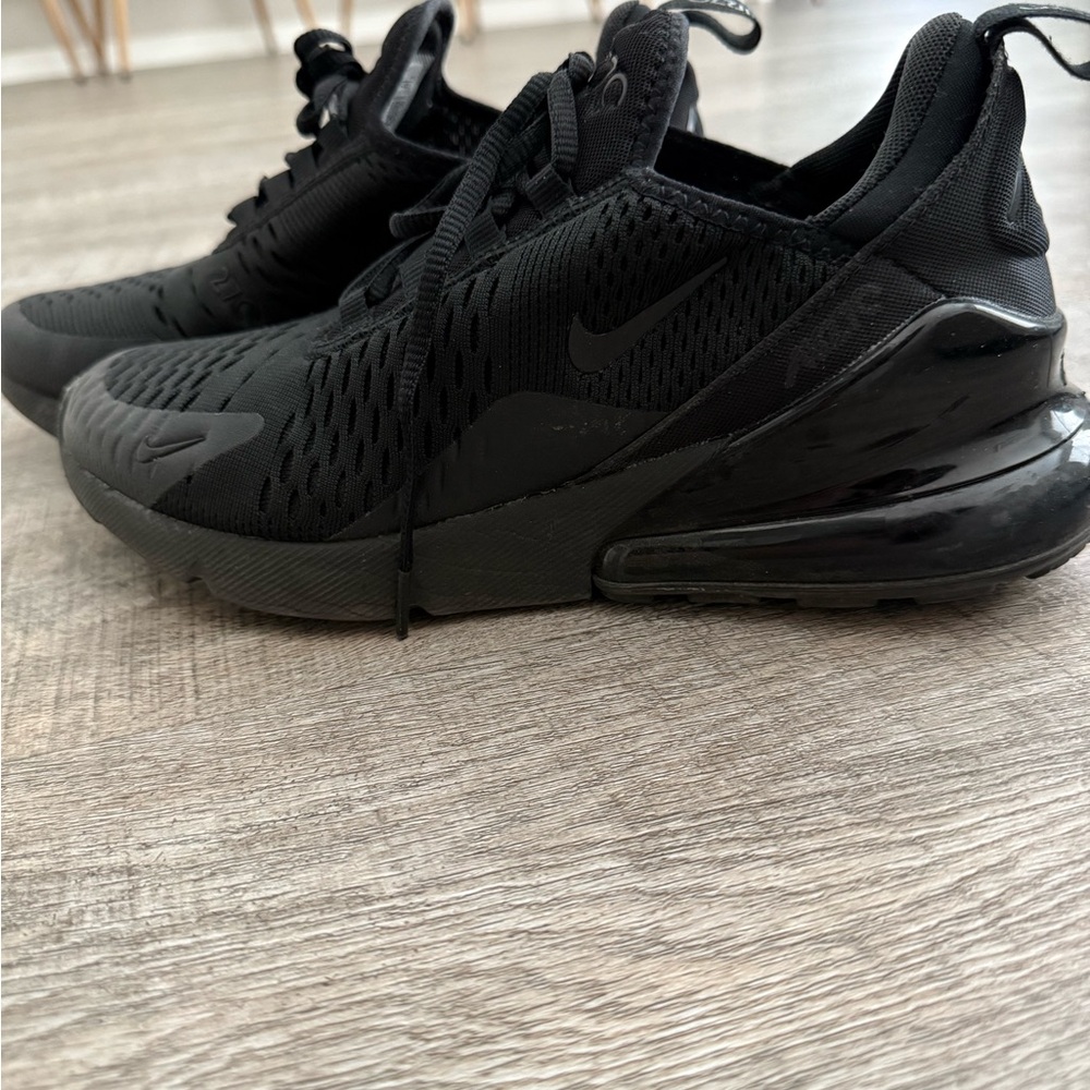 Nike Black Air Max 270 Sneakers with Mesh Upper